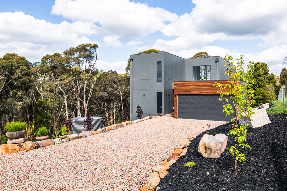 Project-Focus-Barwon-Daylesford-exterior-frontyard-garage